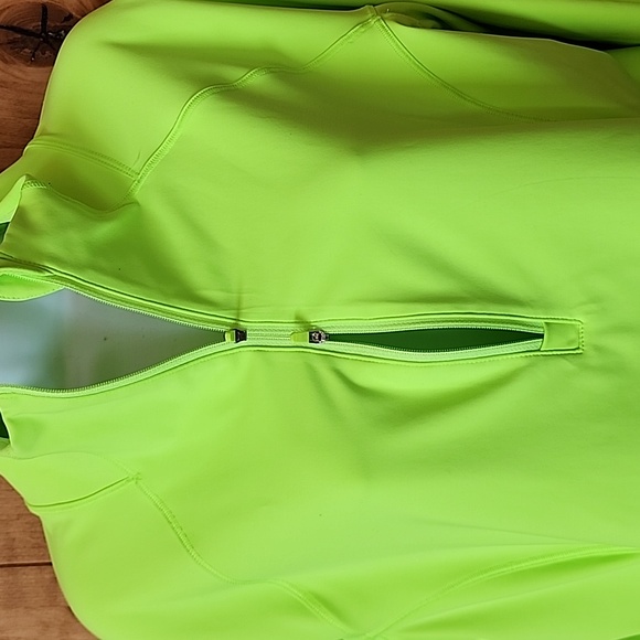 Athleta, NWOT, Sz L, Cool Weather Run Top, Neon Green - Picture 4 of 16